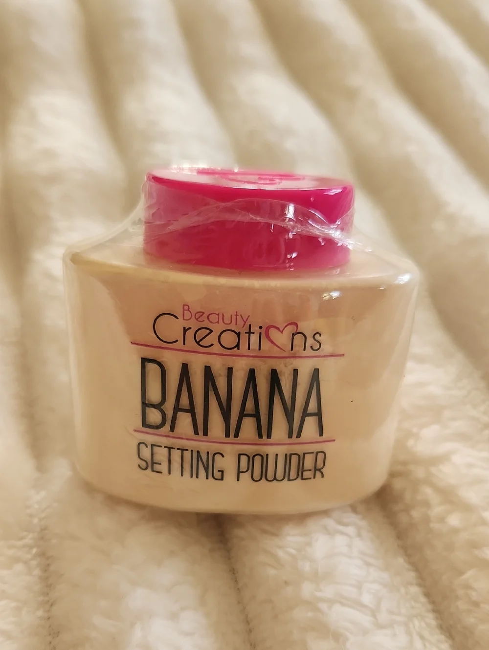 Beauty Creations Banana Setting Powder - Yellow Jar with Pink Cap